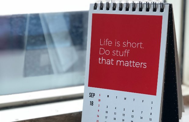 Desk calendar - Life is short. Do something that matters.